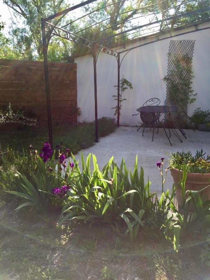 Mas Le Pont Des Aubes Bed & Breakfast LʼIsle-sur-la-Sorgue Eksteriør bilde