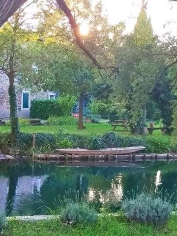 Mas Le Pont Des Aubes Bed & Breakfast LʼIsle-sur-la-Sorgue Eksteriør bilde